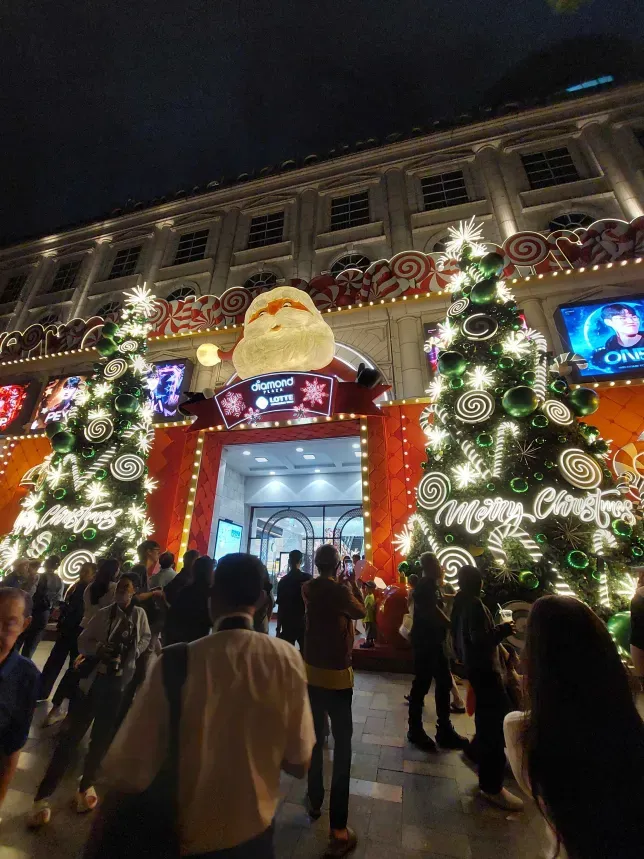 Christmas decorations at Diamond Plaza